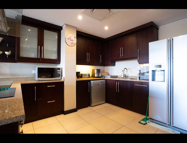 3 BEDROOM APARTMENT TO LET IN ZIMBALI ESTATE
